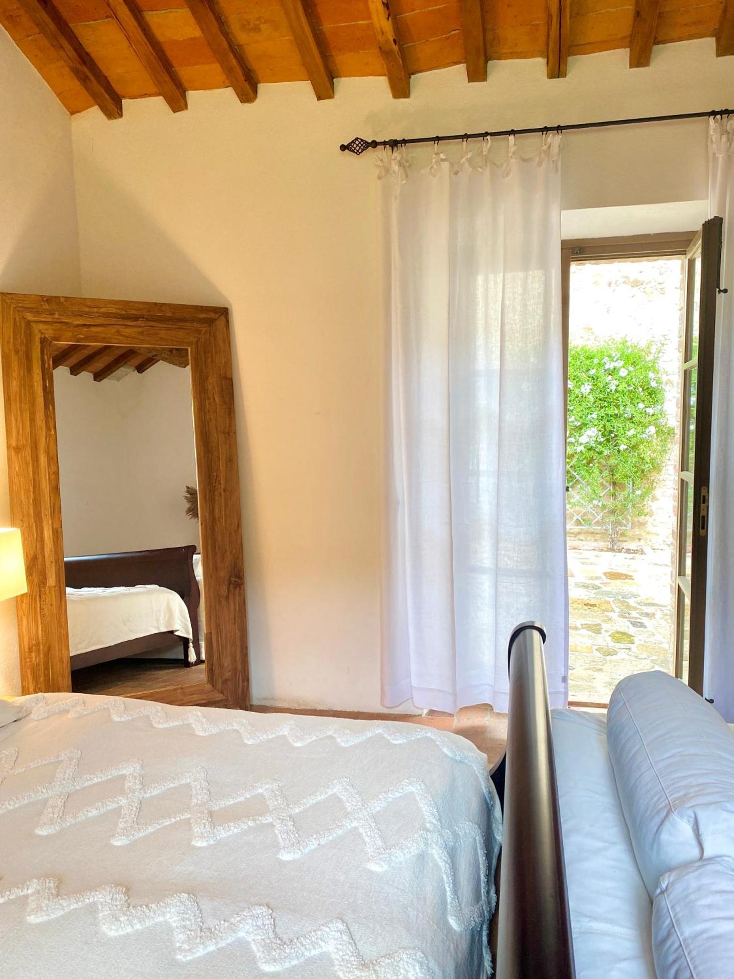 Bed and Breakfast Abbadia Wine Relais Montefollonico Екстер'єр фото